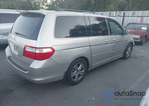 2008 Honda Odyssey Touring z USA, uszkodzony, nr VIN 5FNRL38948B114891